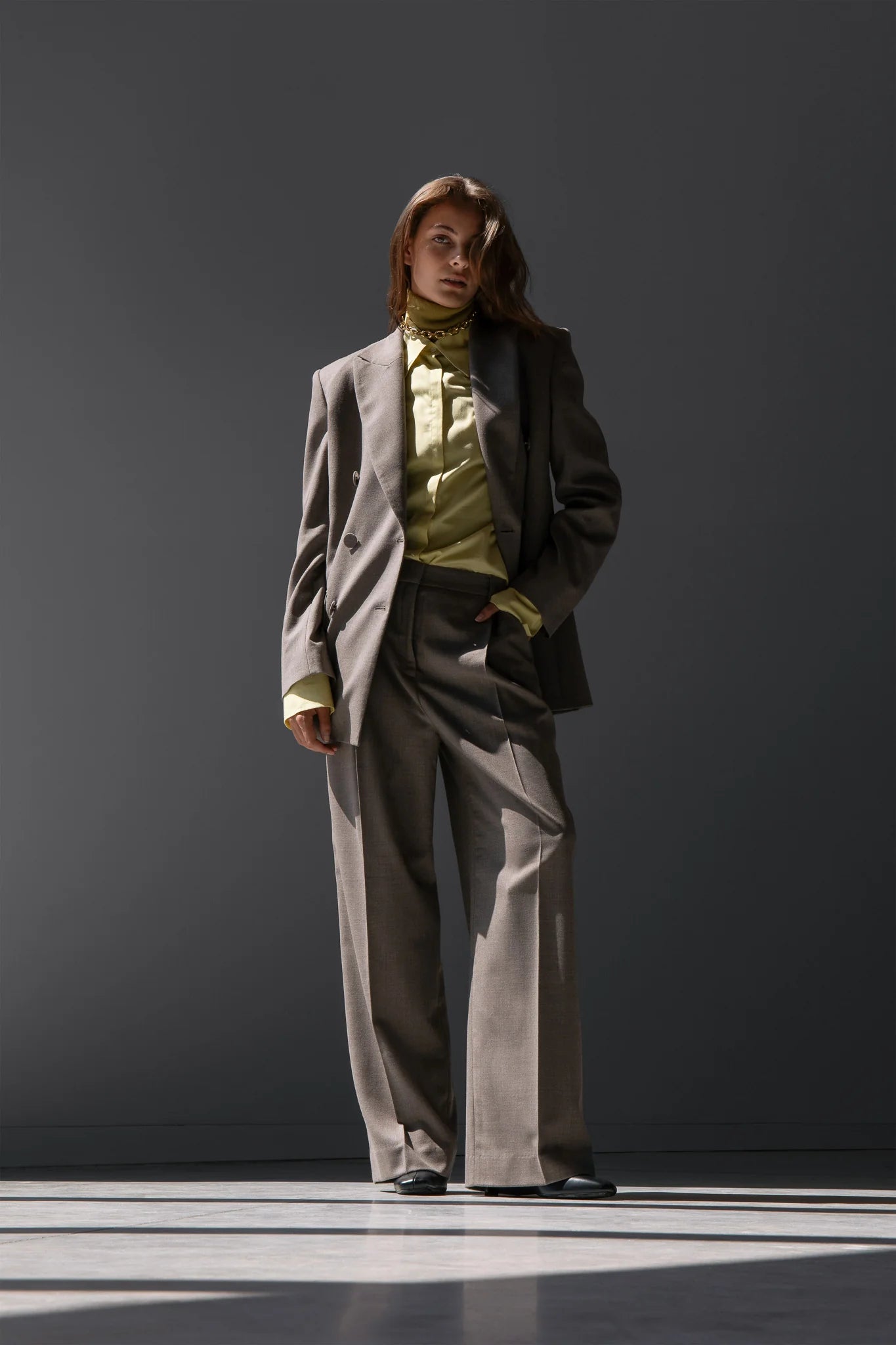 Maison Sarava taupe wide-leg pleated trousers in premium blend fabric, fabric detail.