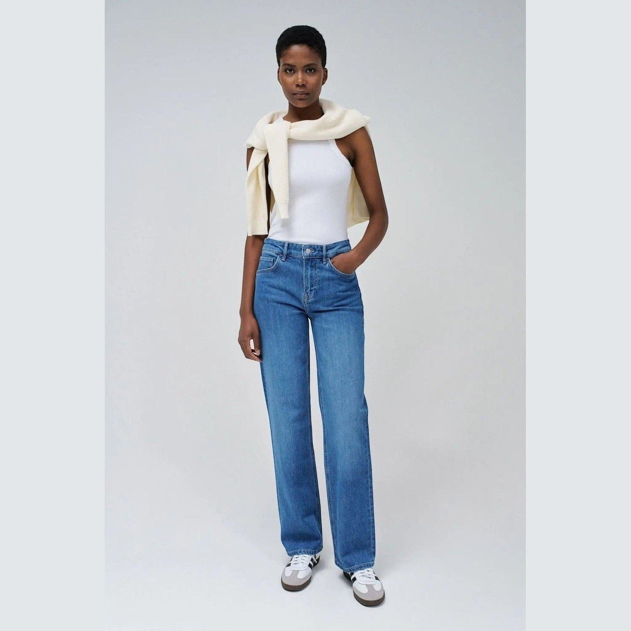 Maison Sarava women's straight leg blue denim jeans with five pockets and a relaxed fit.