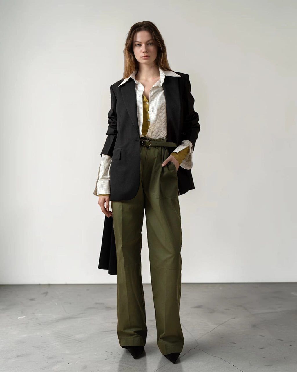 Maison Sarava green cotton drawstring straight leg pants with cargo pockets and a high-rise fit.