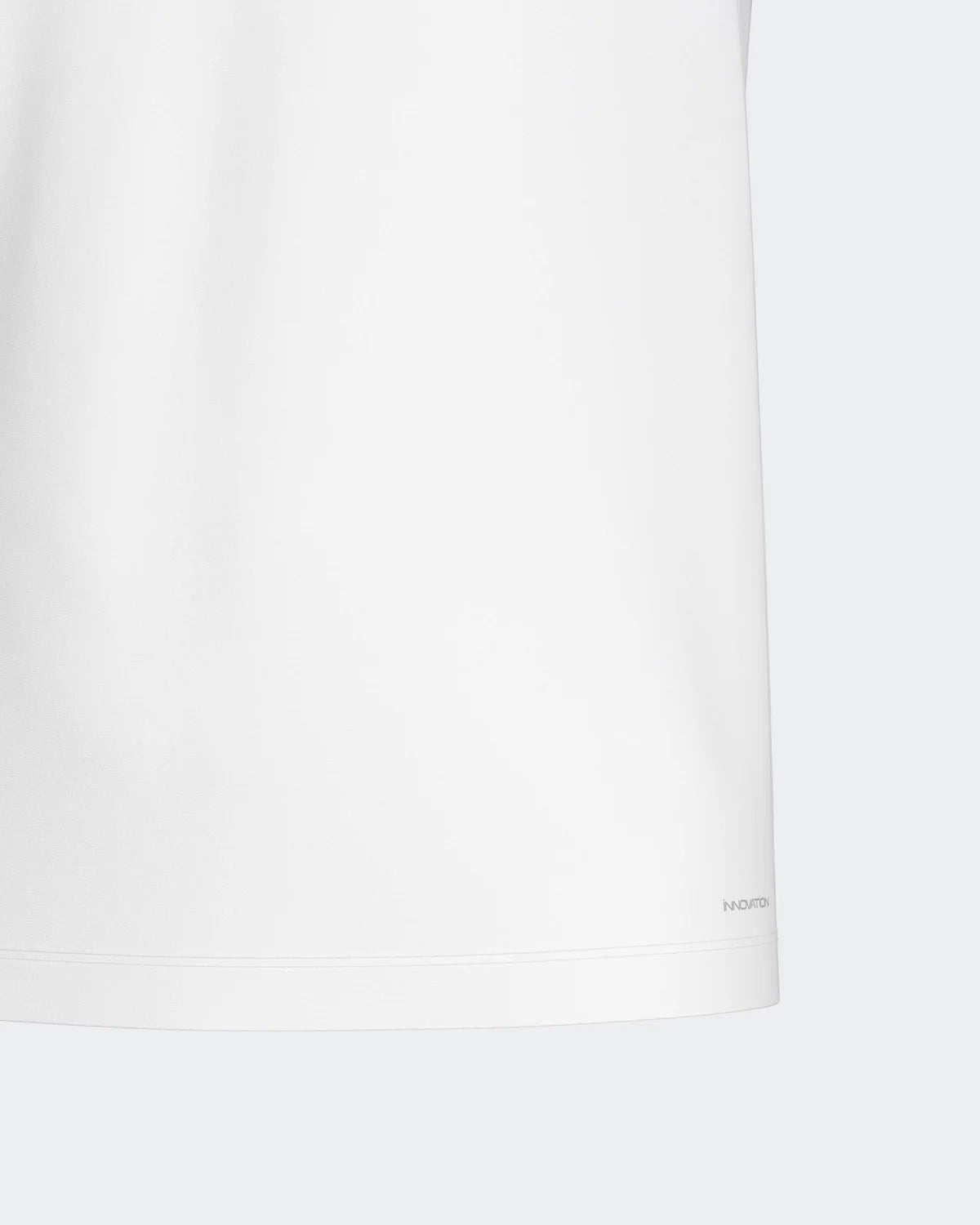 Maison Sarava white V-neck t-shirt made from cotton and viscose with Outlast technology for temperature regulation.